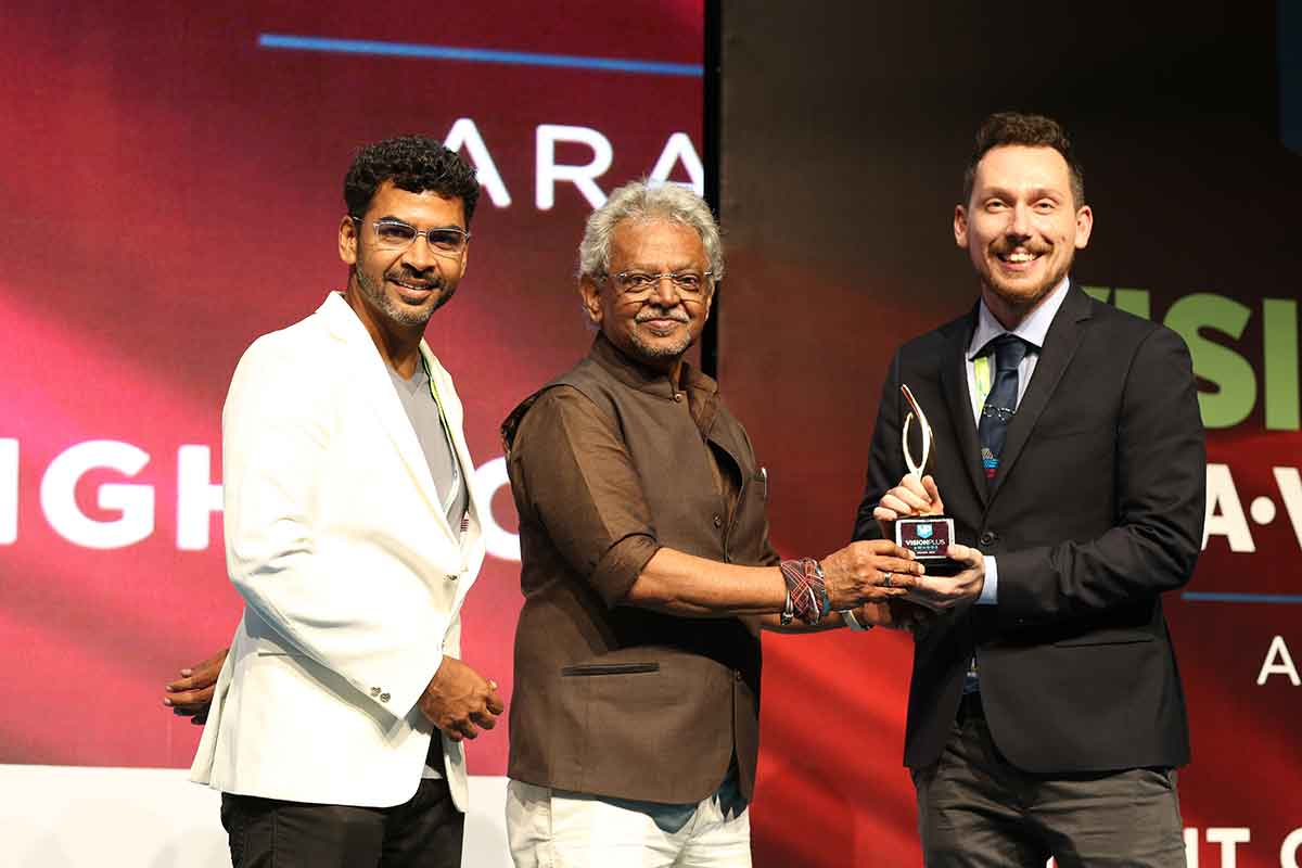 MEI-representative-(right)-receiving-the-VP-Awards-trophy-from-Mr.-Siraj-and-Jasbir-Bolar-closeup