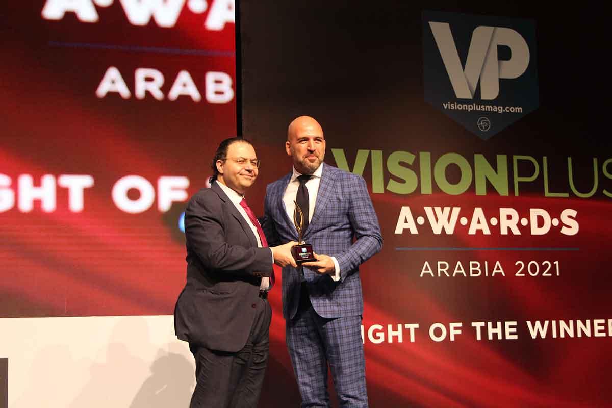 Talal-El-Chichakli-of-Silhouette-(right)-receiving-the-VP-Awards-trophy-from-Saleh-Al-Shawa